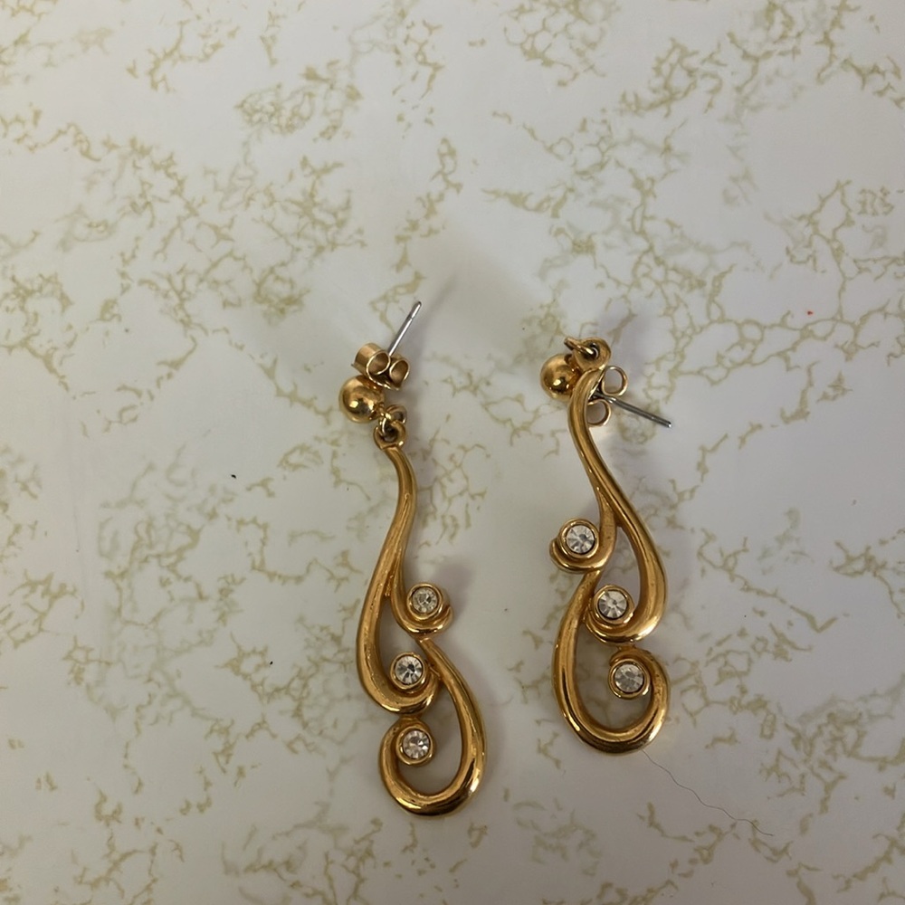 Elegant Gold Swirl Earrings